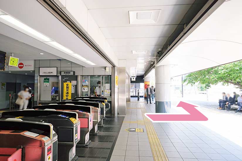 1.仙川駅の改札を出ましたらすぐに左手へ。